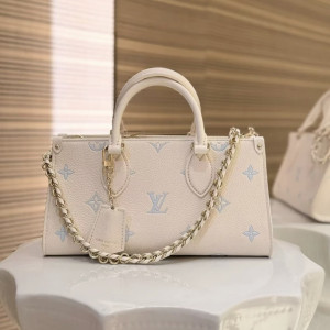 LV ONTHEGO 이스트 웨스트 화이트 토트백